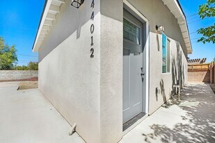 44014 Hoban Ave in Lancaster, CA - Building Photo
