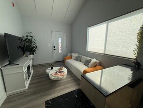 7704 Independence Ave in Los Angeles, CA - Building Photo - Building Photo