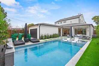 4902 Linnet Ln in Dallas, TX - Foto de edificio - Building Photo