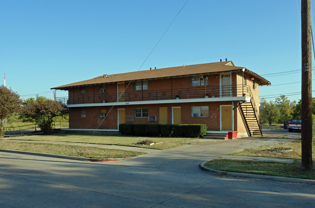 2528 Merlin St in Dallas, TX - Building Photo