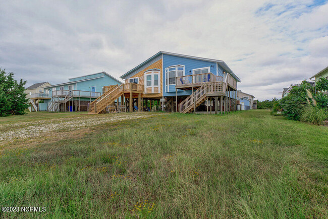 211 Coastal Dr in North Topsail Beach, NC - Building Photo - Building Photo