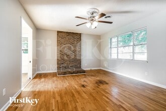 5562 Hood St in Lula, GA - Foto de edificio - Building Photo