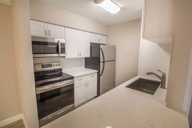 property at 2121 Fountain View Dr