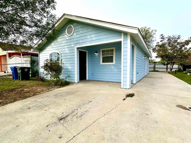 2908 Green St in Laredo, TX - Building Photo - Building Photo