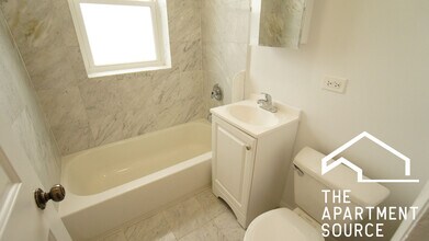 2349 N Drake Ave in Chicago, IL - Building Photo - Building Photo