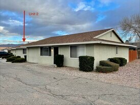 13639 Yakima Rd, Unit 2 in Apple Valley, CA - Building Photo