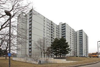 Lafayette Apartments in Toronto, ON - Building Photo - Building Photo