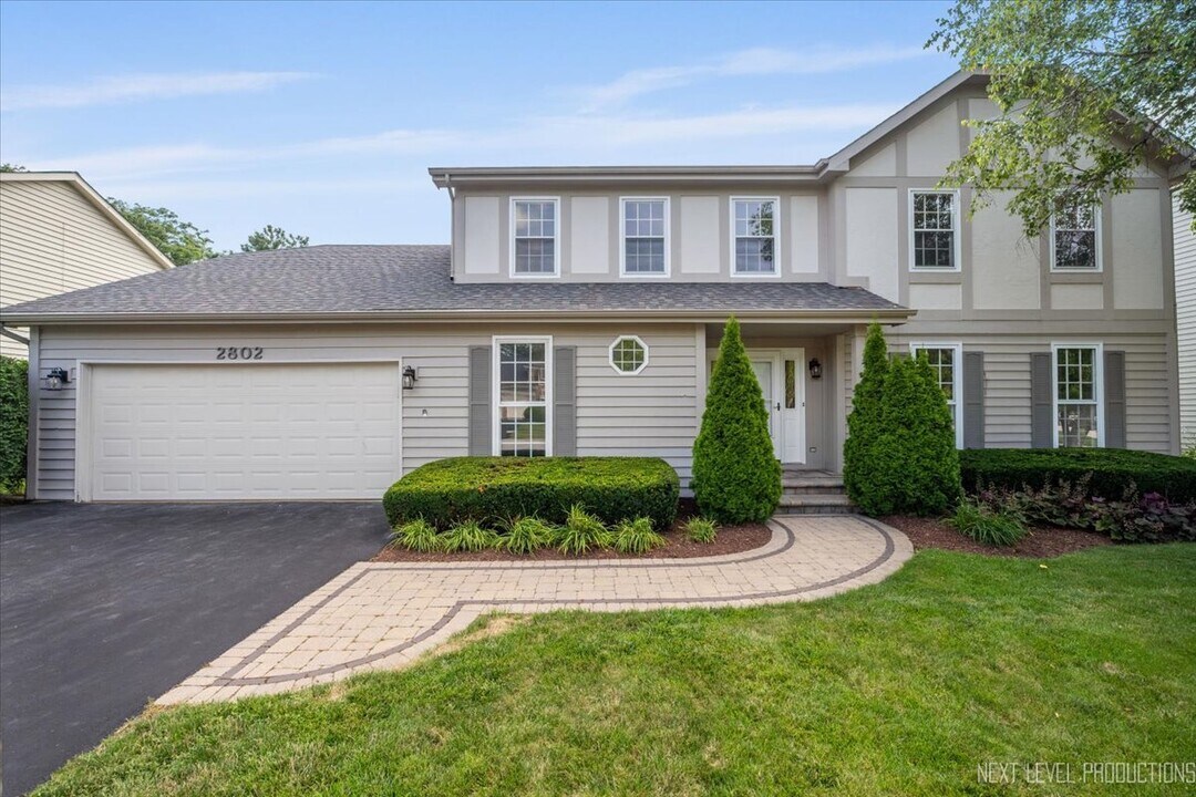 2802 Wedgewood Dr in Naperville, IL - Building Photo