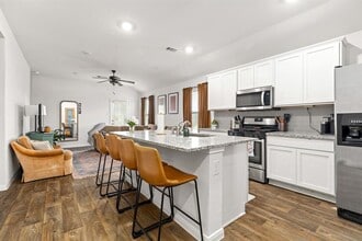 418 Dobins Ct in Lockhart, TX - Building Photo - Building Photo