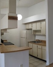 917 NE 199th St in Miami, FL - Building Photo - Building Photo