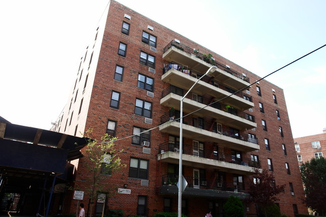 13710 Franklin Ave in Flushing, NY - Foto de edificio - Building Photo