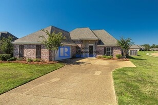 2301 Wilshire Pl in Madison, MS - Building Photo