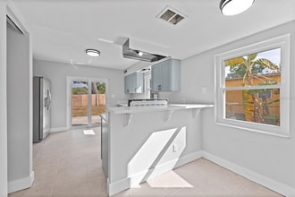 8737 N Tangerine Pl in Tampa, FL - Foto de edificio - Building Photo