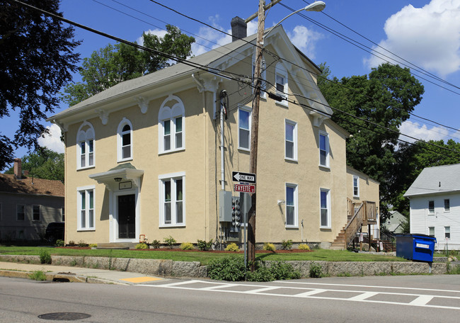 31 Congress St Apartments in Milford, MA - Foto de edificio - Building Photo