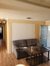 37647 Hammer St in Palmdale, CA - Foto de edificio - Building Photo