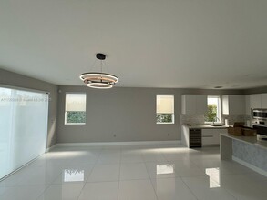 9867 NW 75th Terrace in Doral, FL - Building Photo - Building Photo