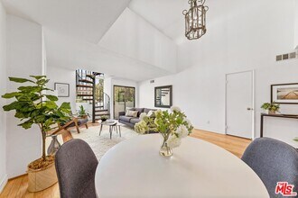 1940 Highland Ave in Los Angeles, CA - Building Photo - Building Photo