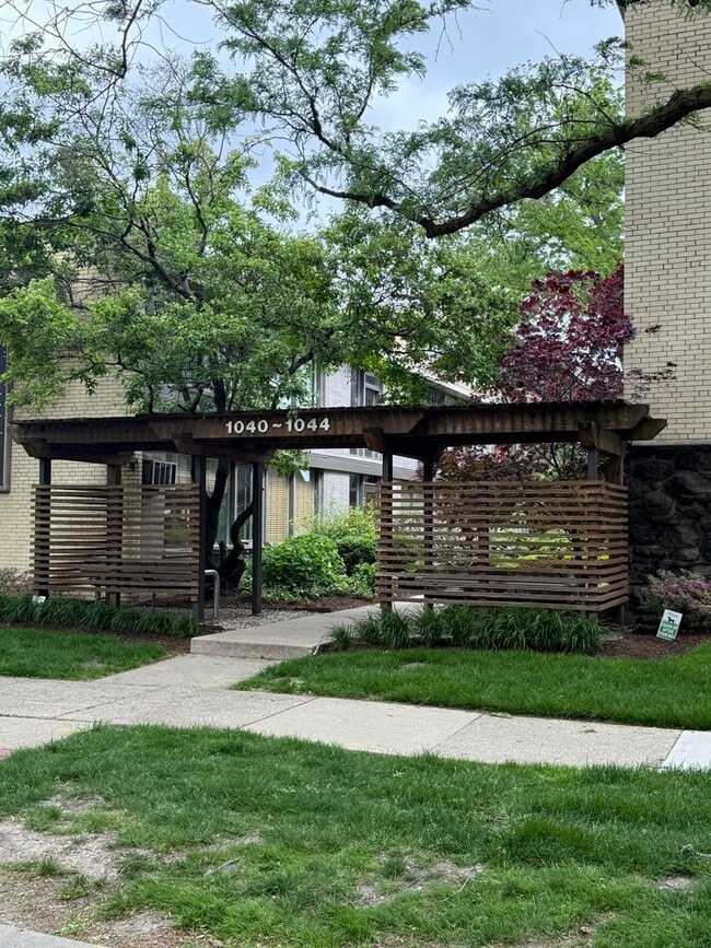 1044 Ontario St in Oak Park, IL - Building Photo - Building Photo
