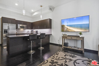 655S S Hope St in Los Angeles, CA - Building Photo - Building Photo