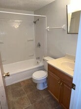 1819 University Dr in Cedar Falls, IA - Building Photo - Building Photo