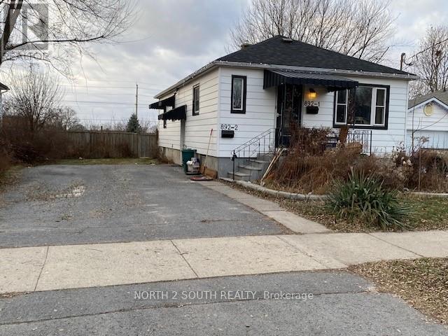 892 Victoria St in Kingston, ON - Building Photo