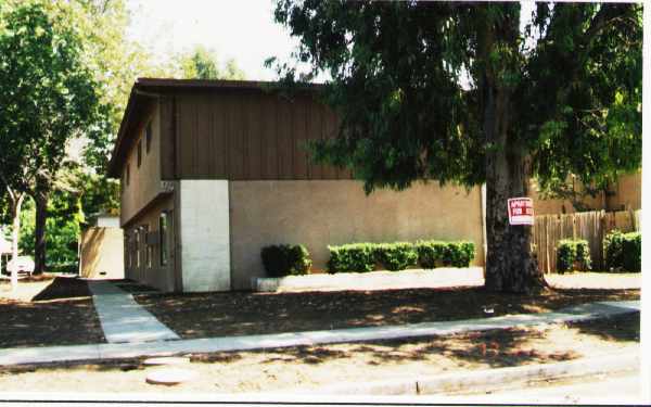 927 N Vicentia Ave in Corona, CA - Building Photo - Building Photo