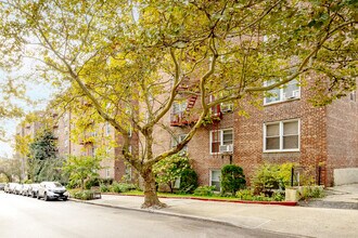 6730 Clyde St in Forest Hills, NY - Building Photo - Building Photo