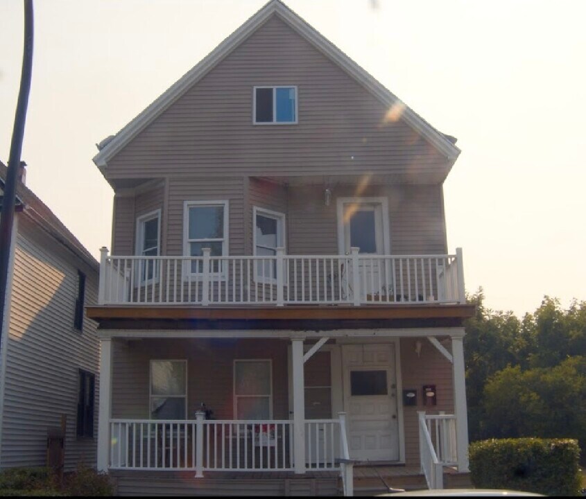 16 18th St, Unit Upper in Buffalo, NY - Foto de edificio
