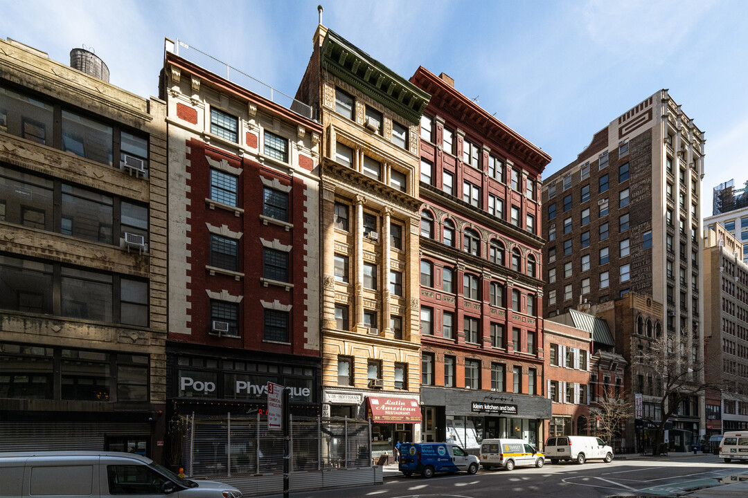 29 W 26th St in New York, NY - Building Photo