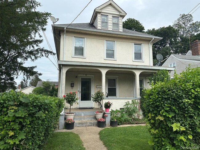 61 Nassau Ave in Glen Cove, NY - Building Photo - Building Photo