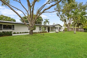 7435 SW 173rd St in Palmetto Bay, FL - Building Photo - Building Photo