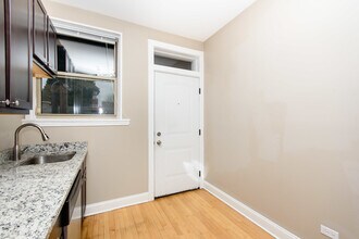 1154 W Barry Ave in Chicago, IL - Building Photo - Building Photo