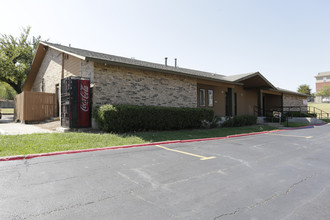 Sierra Nevada in Dallas, TX - Foto de edificio - Building Photo