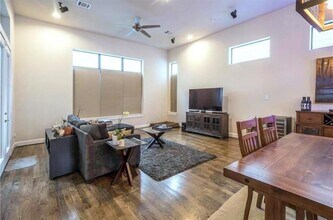 5729 Larkin St in Houston, TX - Building Photo - Building Photo