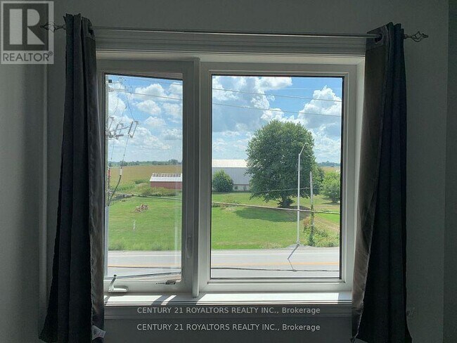 618 Lapland Private in Ottawa, ON - Building Photo - Building Photo