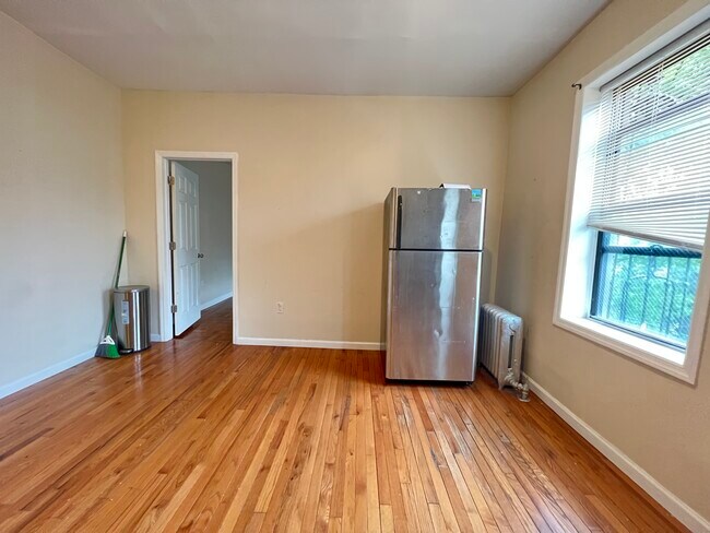 232 Weequahic Ave in Newark, NJ - Building Photo - Building Photo