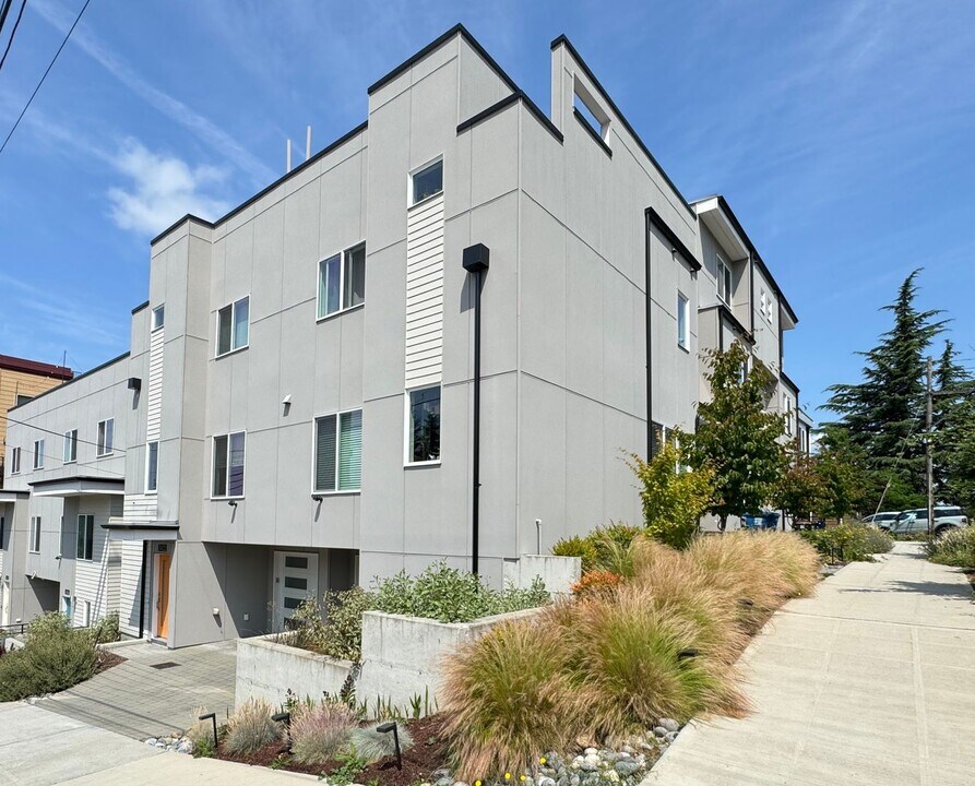 13703 35th Ave NE in Seattle, WA - Building Photo