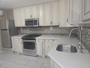 19 Cardinal Ln in East Islip, NY - Building Photo - Building Photo