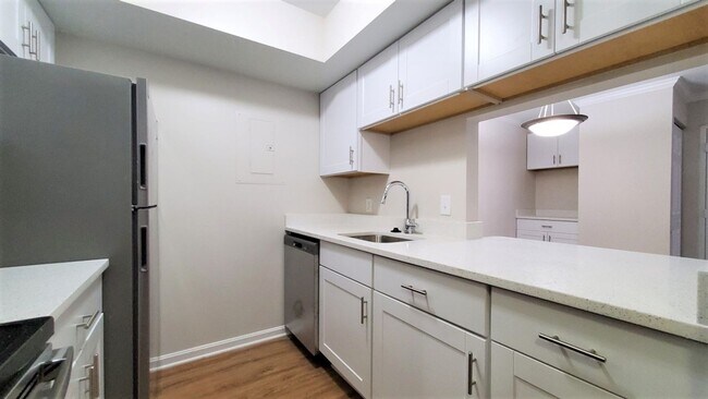 18308 Streamside Dr in Gaithersburg, MD - Building Photo - Building Photo