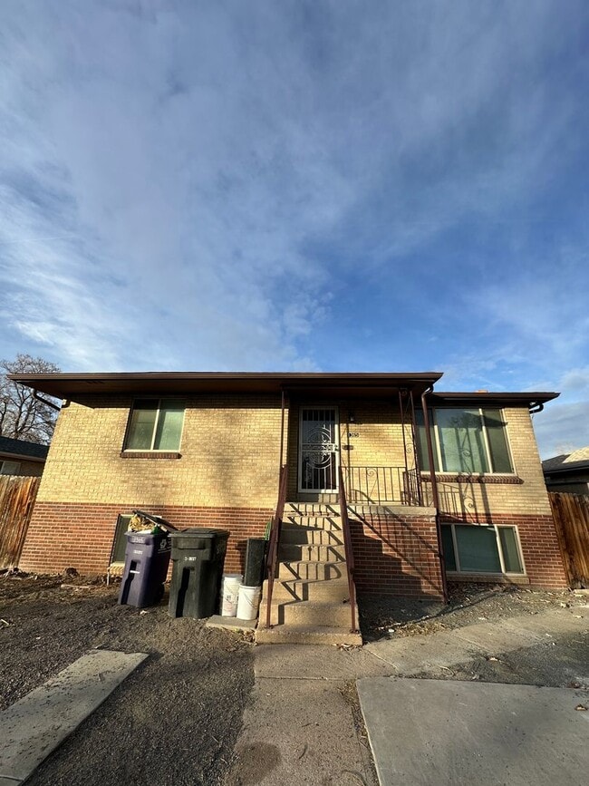 property at 1365 W Gill Pl