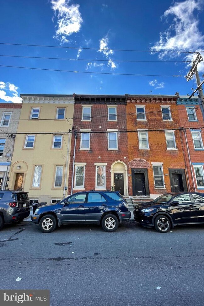 1506 Brown St-Unit -1ST FLOOR in Philadelphia, PA - Building Photo - Building Photo