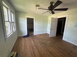 805 S Hickory St in Centralia, IL - Foto de edificio - Building Photo