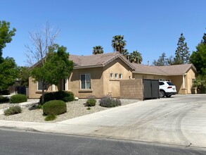 6802 Edgeview Dr in Bakersfield, CA - Building Photo - Building Photo