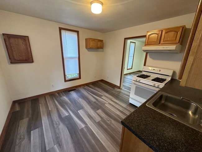 214 N Broad St in Grove City, PA - Building Photo - Building Photo