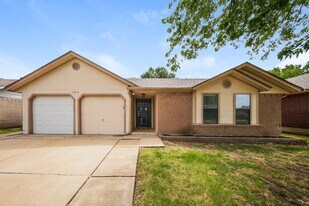 11612 Wallace Ave in Oklahoma City, OK - Building Photo