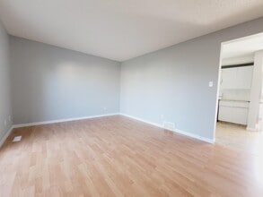 2531-2135 135 Ave NW in Edmonton, AB - Building Photo - Building Photo