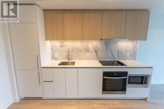 1100 Sheppard Ave W in Toronto, ON - Building Photo - Building Photo