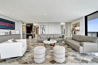 19667 Turnberry Way in Aventura, FL - Foto de edificio - Building Photo