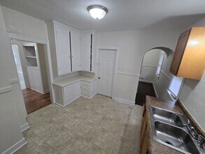 3302 Parkwood Ave in Toledo, OH - Building Photo - Building Photo