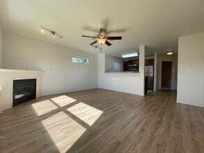 15066 NW Central Dr in Portland, OR - Building Photo - Building Photo